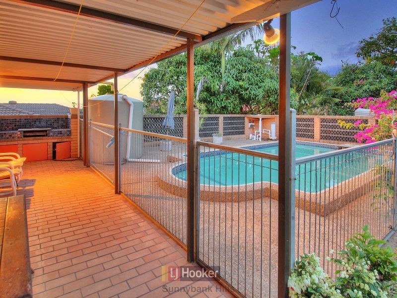 62 Kidd Street, Robertson QLD 4109