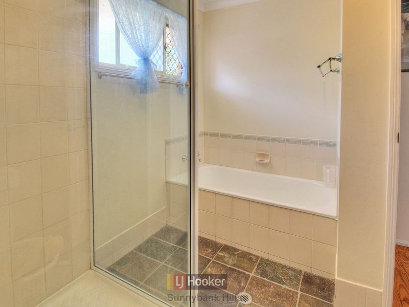 1 Yellowstone Court, Munruben QLD 4125
