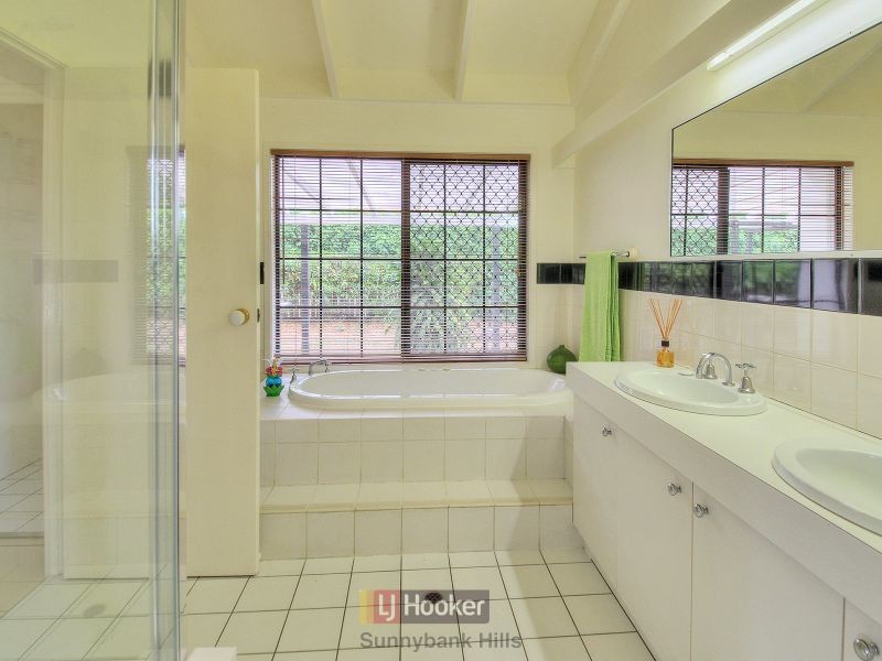 23 Chateau Street, Calamvale QLD 4116