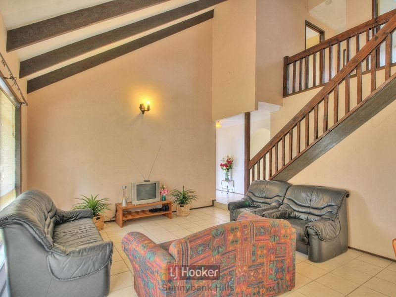 2 Oakleaf Street, Eight Mile Plains QLD 4113