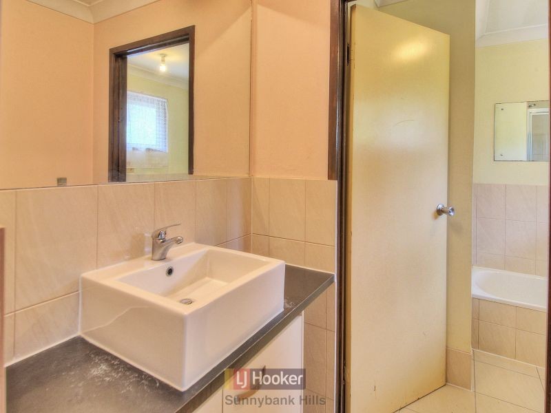 2 Oakleaf Street, Eight Mile Plains QLD 4113