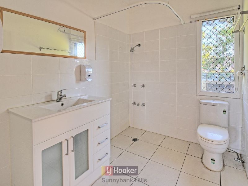 72 Meadow Avenue, Coopers Plains QLD 4108