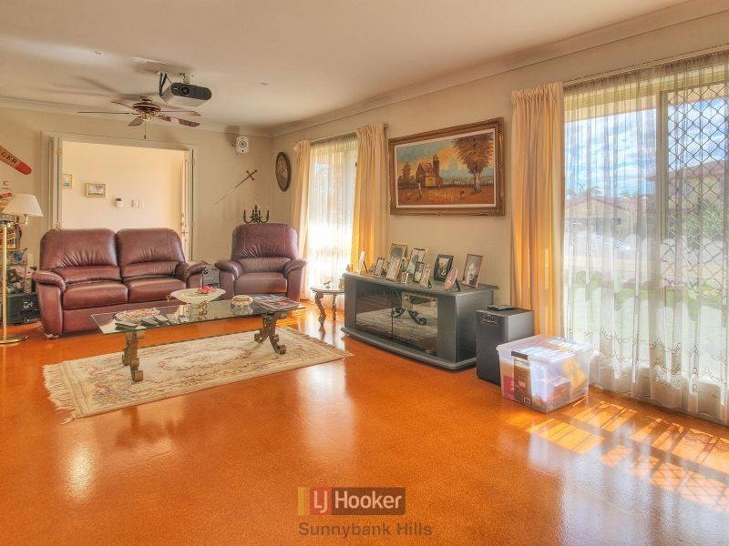 8 Yorkshire Place, Stretton QLD 4116