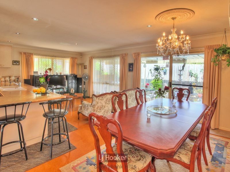 8 Yorkshire Place, Stretton QLD 4116