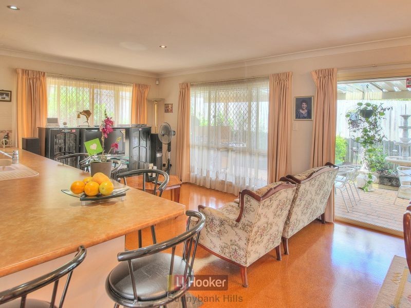 8 Yorkshire Place, Stretton QLD 4116