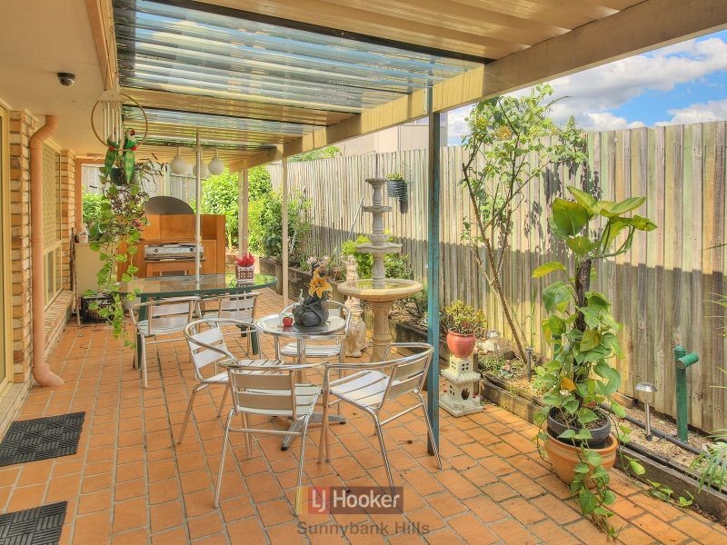 8 Yorkshire Place, Stretton QLD 4116