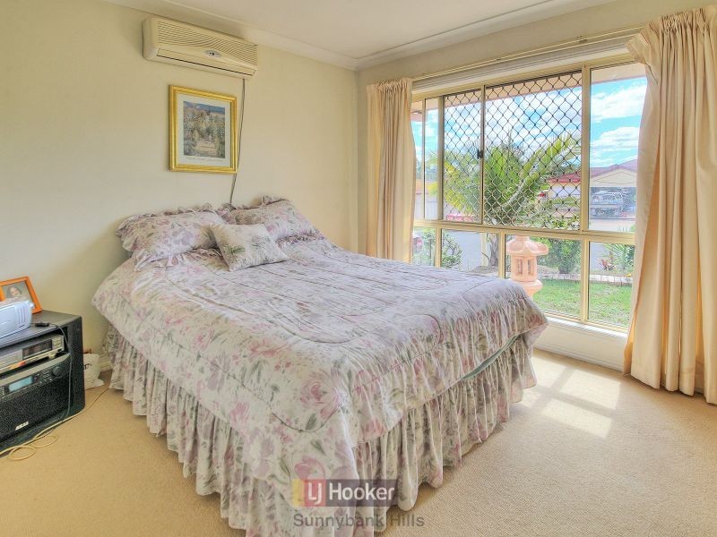 8 Yorkshire Place, Stretton QLD 4116