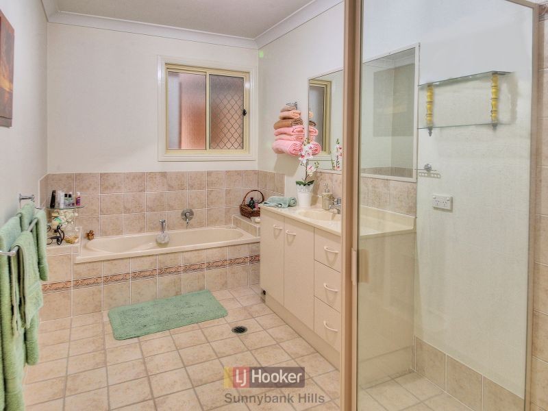 8 Yorkshire Place, Stretton QLD 4116