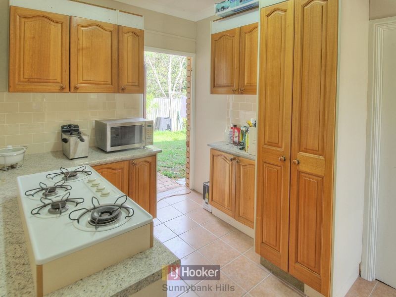 8 Yorkshire Place, Stretton QLD 4116