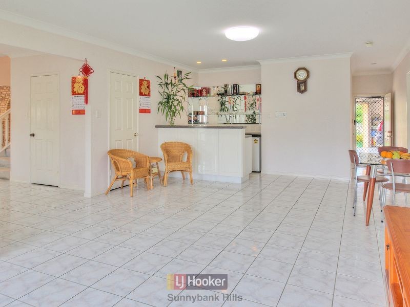 37 Poinciana Crescent, Stretton QLD 4116