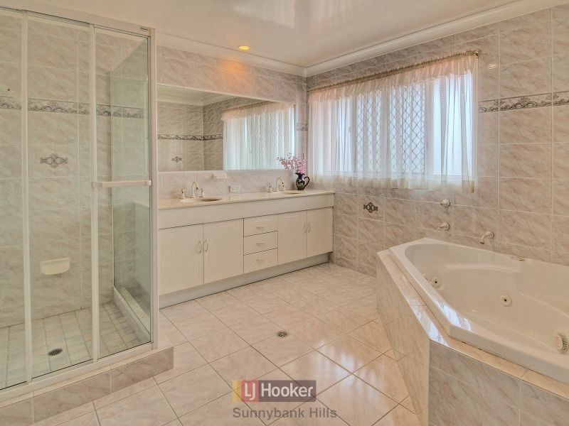 37 Poinciana Crescent, Stretton QLD 4116