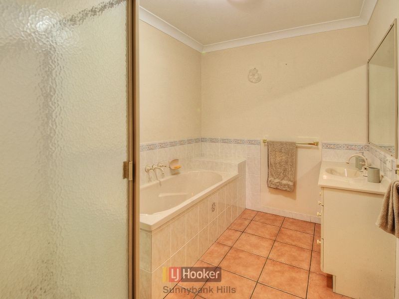 26 Macknish Crescent, Coopers Plains QLD 4108