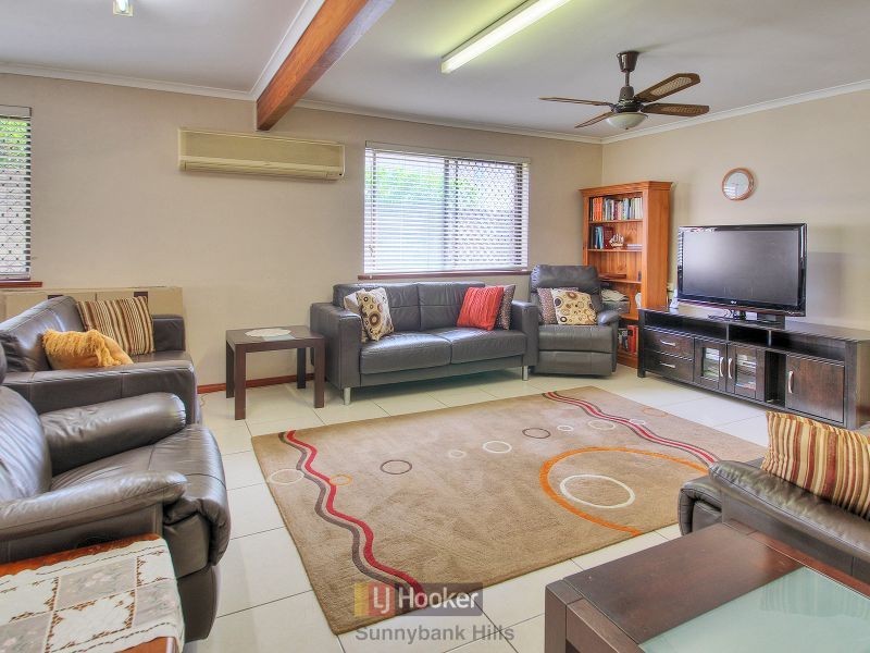 4 Pineneedle Place, Sunnybank Hills QLD 4109