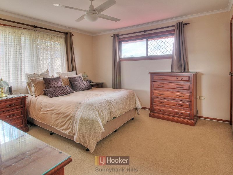 4 Pineneedle Place, Sunnybank Hills QLD 4109