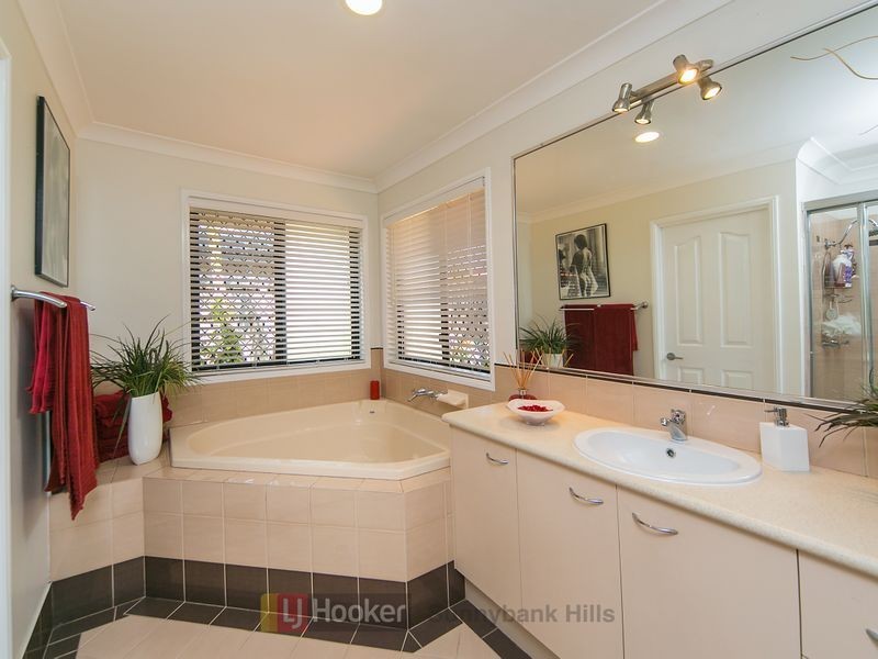 12 Finke Close, Parkinson QLD 4115