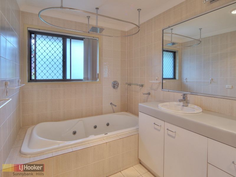 21 Bacchus Street, Robertson QLD 4109