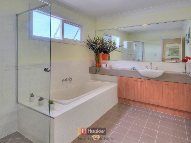 2 Nalbaugh Lane, Parkinson QLD 4115