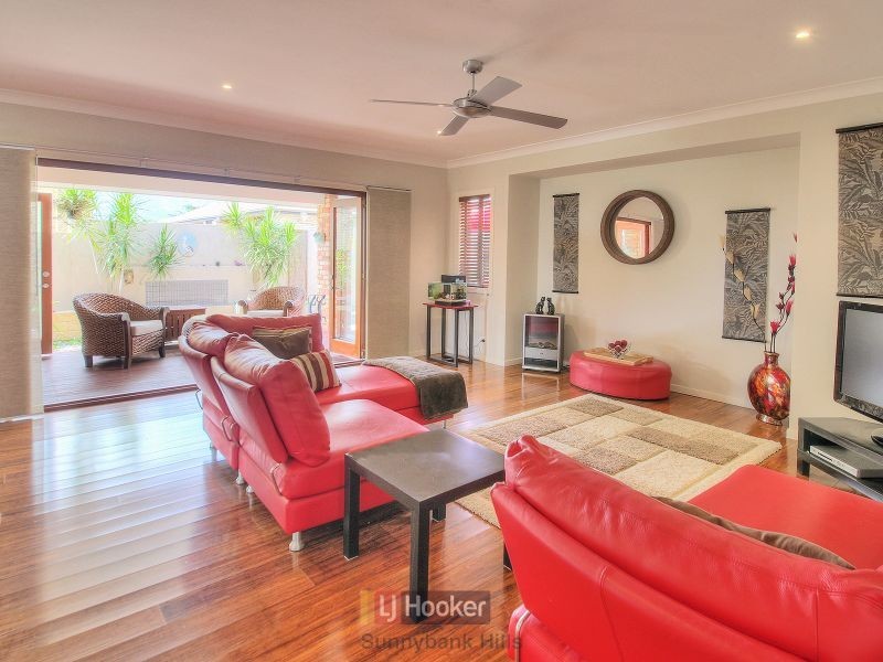 17 Larapinta Circuit, Parkinson QLD 4115