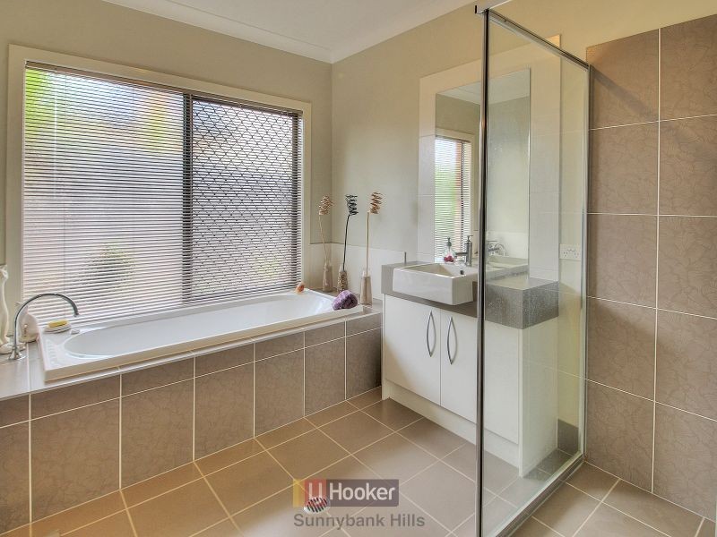 17 Larapinta Circuit, Parkinson QLD 4115