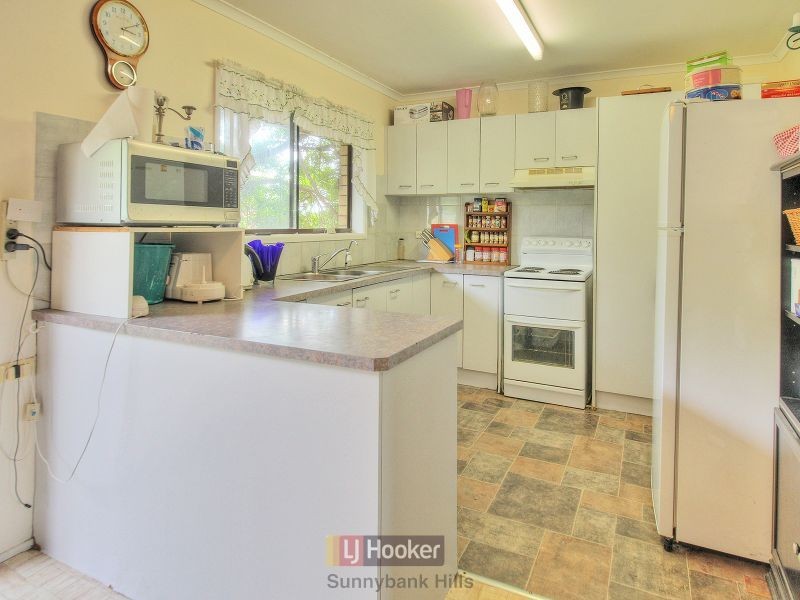 2 Warrington Street, Robertson QLD 4109