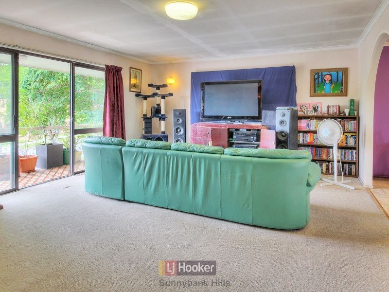 2 Warrington Street, Robertson QLD 4109