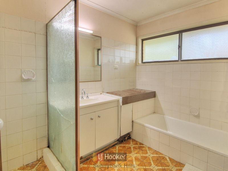 2 Warrington Street, Robertson QLD 4109