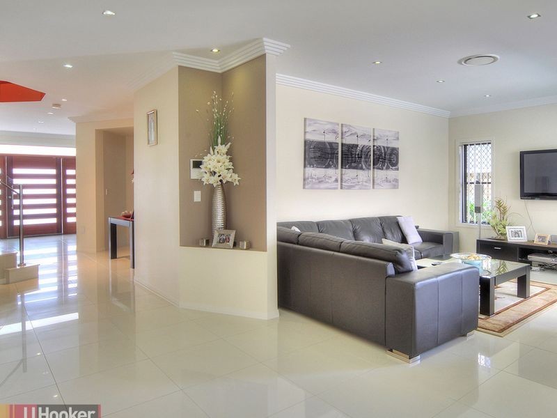 30 Walker Circuit, Eight Mile Plains QLD 4113