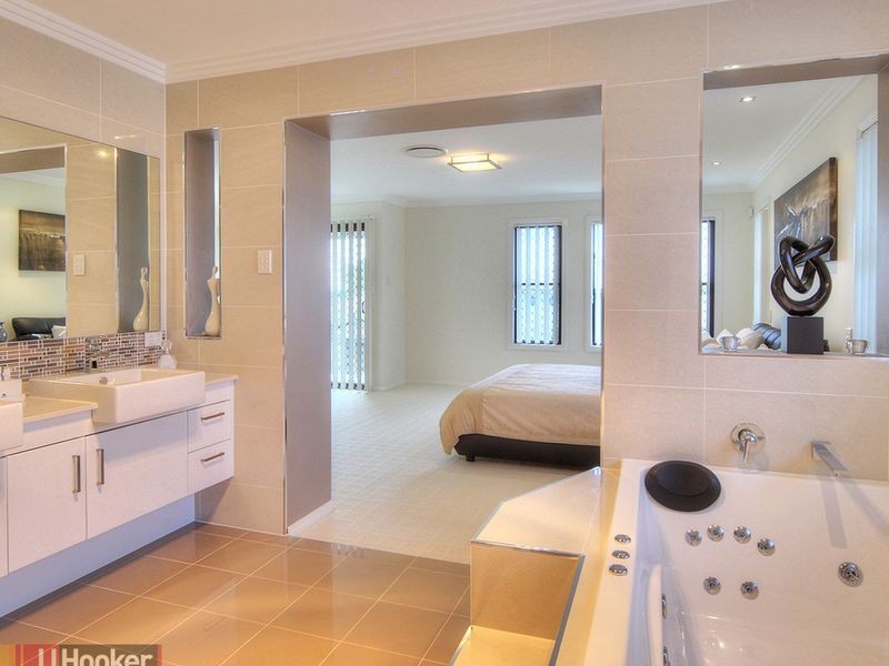 30 Walker Circuit, Eight Mile Plains QLD 4113