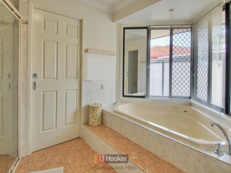 6 Dance Crescent, Eight Mile Plains QLD 4113