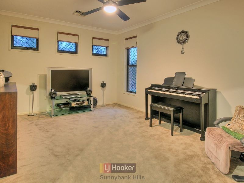 20 Azzure Street, Eight Mile Plains QLD 4113
