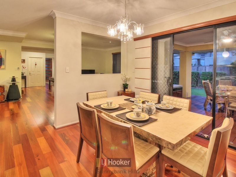 20 Azzure Street, Eight Mile Plains QLD 4113