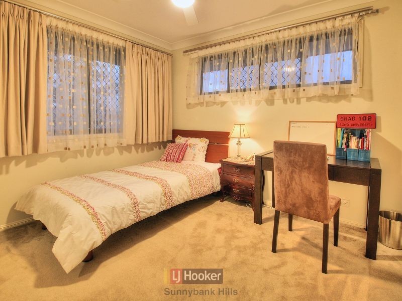 20 Azzure Street, Eight Mile Plains QLD 4113