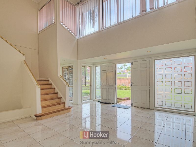 82 Lindfield Circuit, Robertson QLD 4109