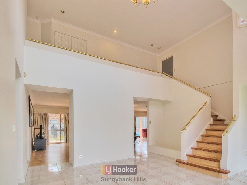 82 Lindfield Circuit, Robertson QLD 4109