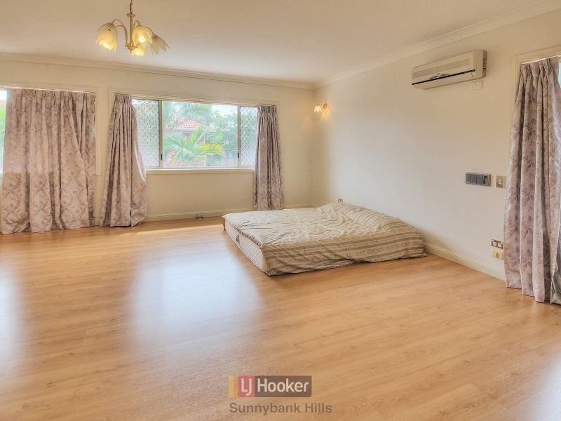 82 Lindfield Circuit, Robertson QLD 4109