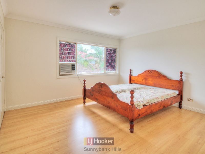 82 Lindfield Circuit, Robertson QLD 4109