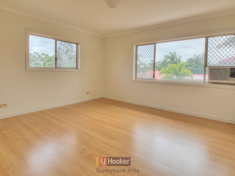82 Lindfield Circuit, Robertson QLD 4109