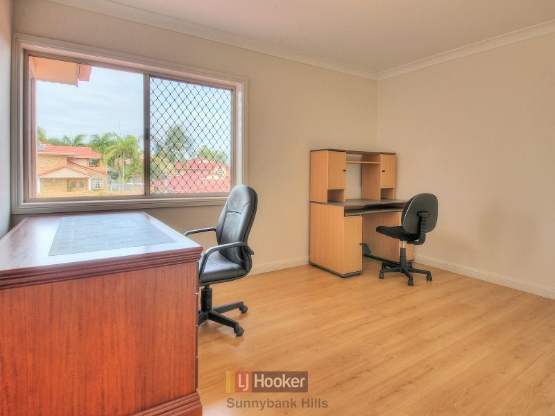 82 Lindfield Circuit, Robertson QLD 4109
