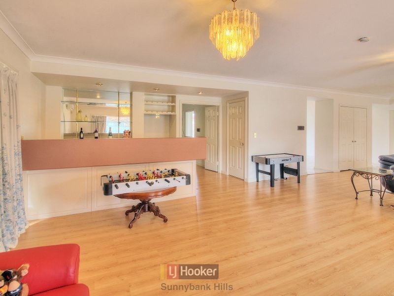 82 Lindfield Circuit, Robertson QLD 4109