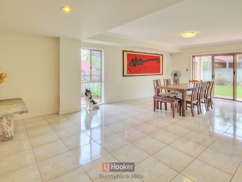 82 Lindfield Circuit, Robertson QLD 4109