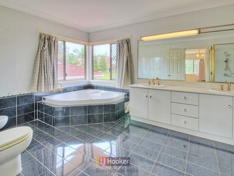 82 Lindfield Circuit, Robertson QLD 4109