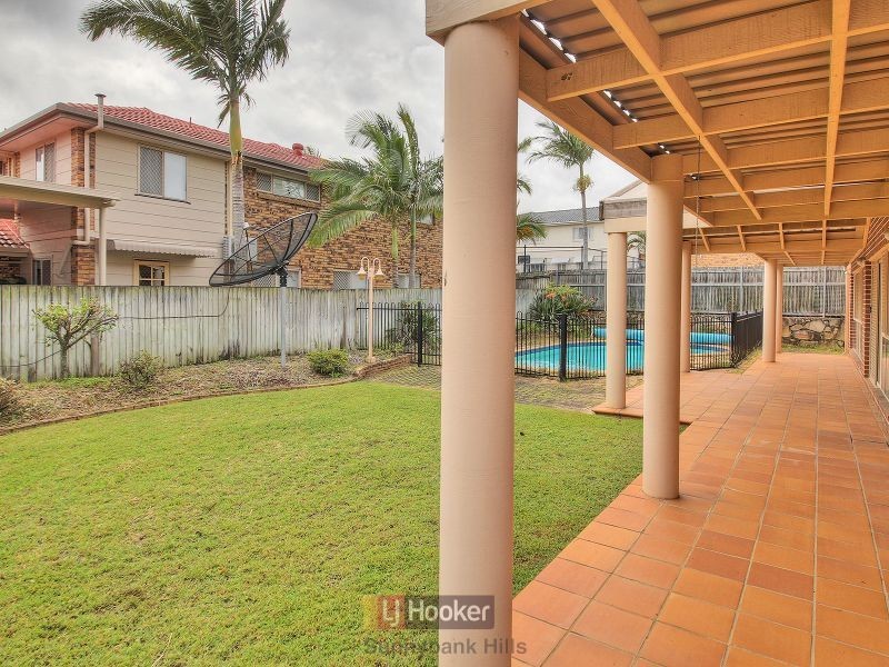 82 Lindfield Circuit, Robertson QLD 4109