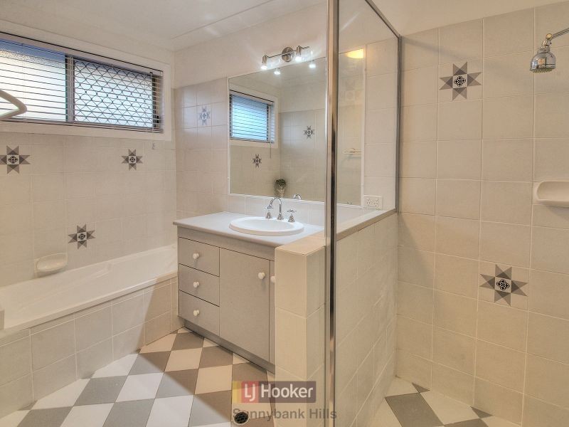 4 Karka Close, Eight Mile Plains QLD 4113