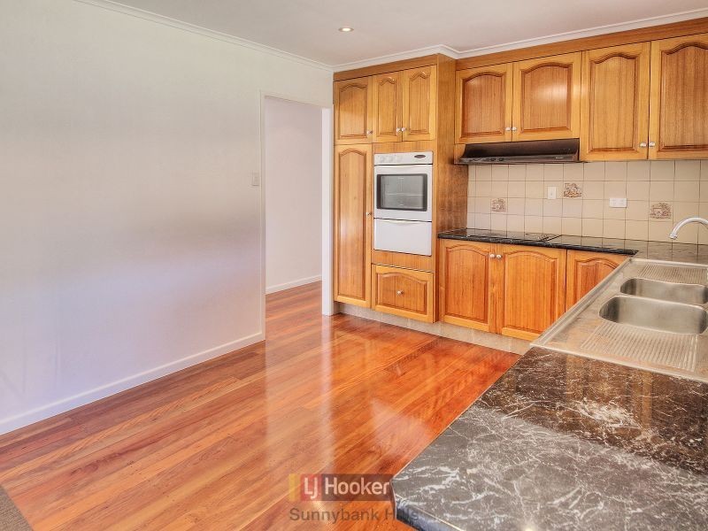 35 Jonathan Street, Macgregor QLD 4109