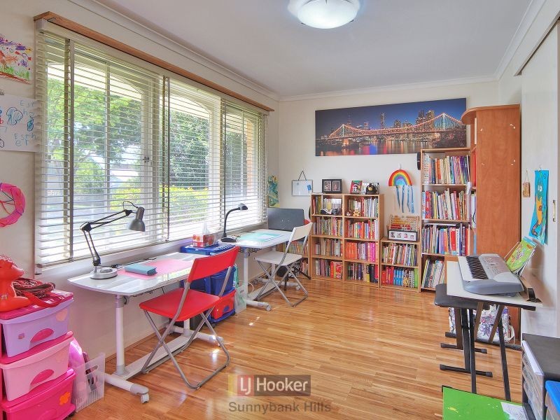 14 Akora Street, Macgregor QLD 4109