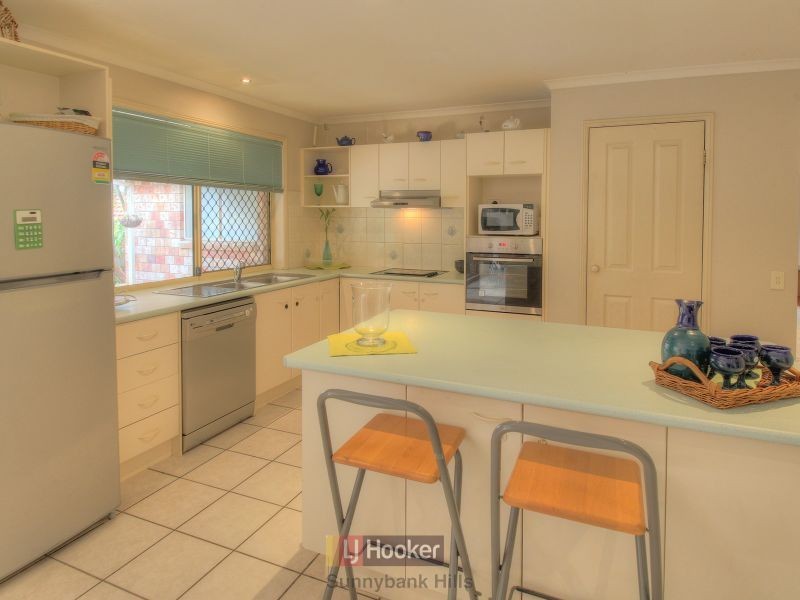 27 Bonneville Crescent, Parkinson QLD 4115