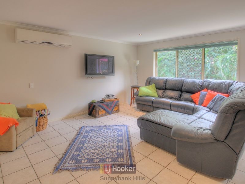 27 Bonneville Crescent, Parkinson QLD 4115