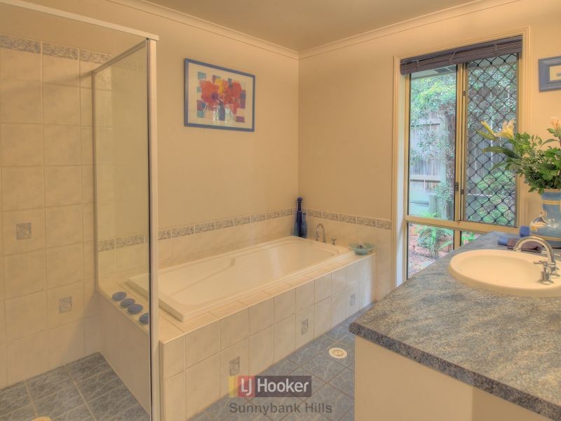 27 Bonneville Crescent, Parkinson QLD 4115