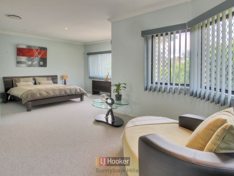 16 Ashbourne Close, Carindale QLD 4152