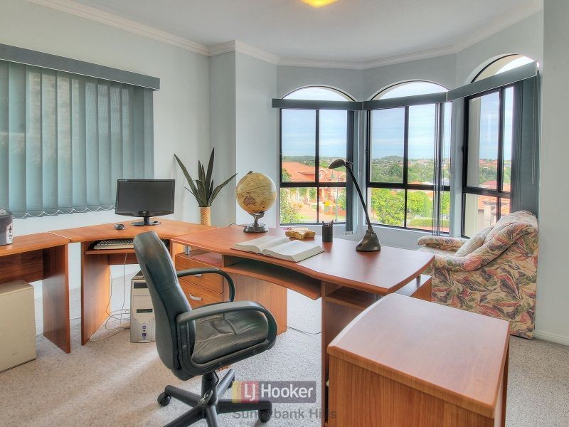 16 Ashbourne Close, Carindale QLD 4152